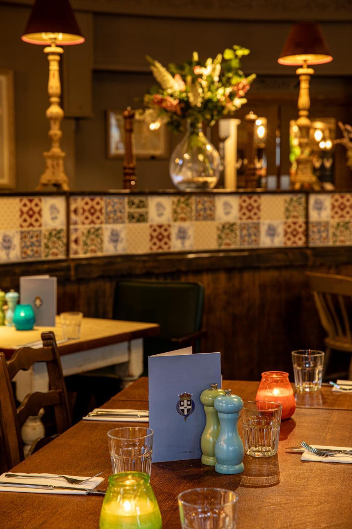 The Devonshire Arms Hotel Баслоу Екстериор снимка