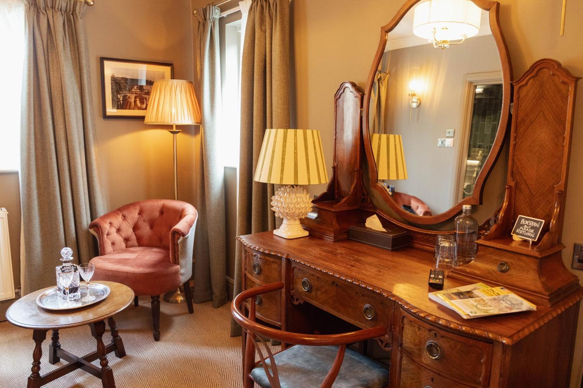The Devonshire Arms Hotel Баслоу Стая снимка
